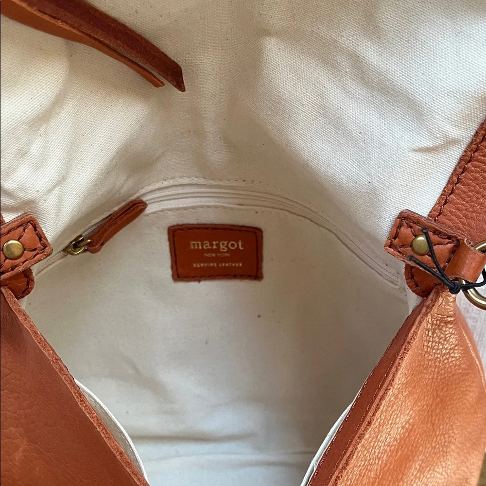Margot New York Classic Brown Fold over Crossbody Bag.
Tags on.
Genuine leather - Picture 6 of 11